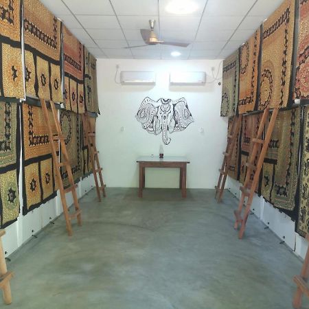 Alcatraz Hostel ארוגם מראה חיצוני תמונה